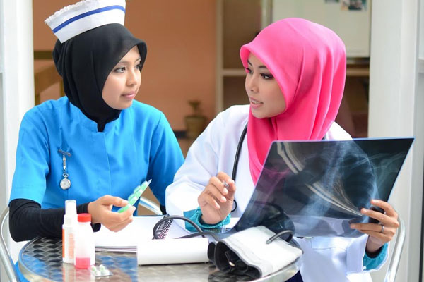 The best Pre-U options for studying medicine in Malaysia malaysian young doctors and nurses