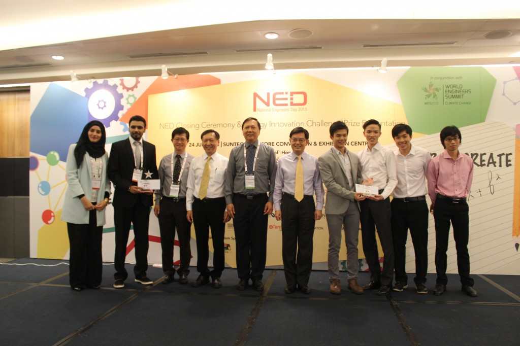 Group Photo for both 1st Runner-up with our Guest-of-Honour, Mr Heng Swee Keaat, Minister for Education
